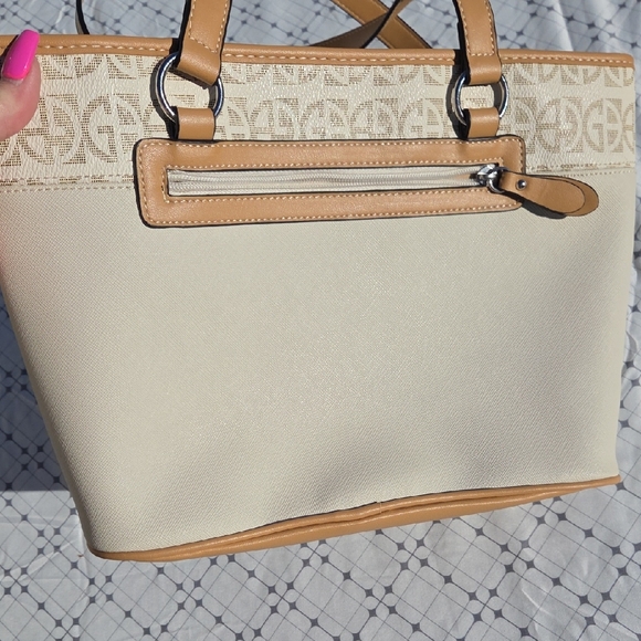 Giani Bernini Tan and Cream Designer Tote - Picture 3 of 16
